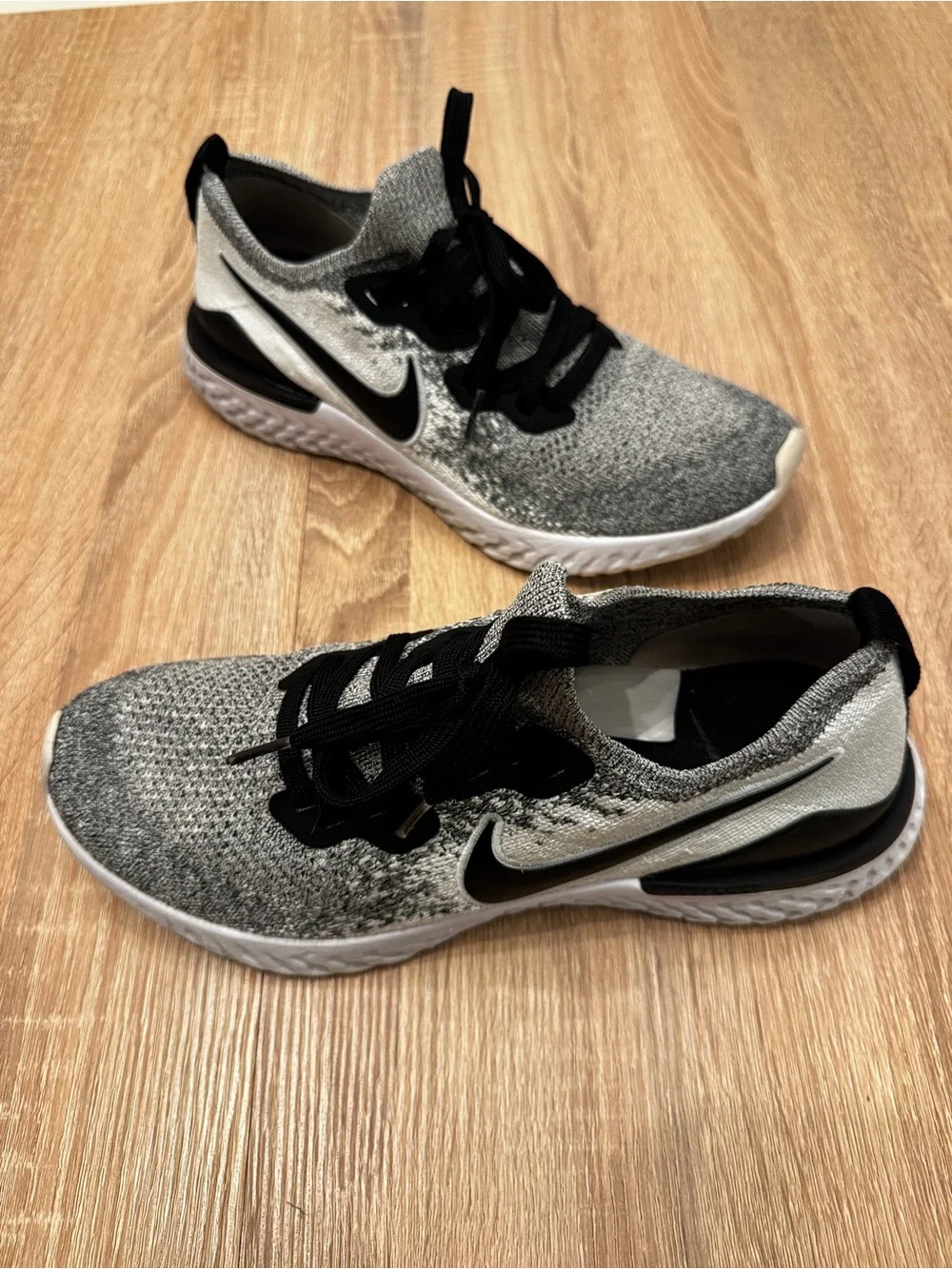 Nike Epic React Flyknit 2 Oreo Women’s Size 9.5 Running Shoes BQ8928-101